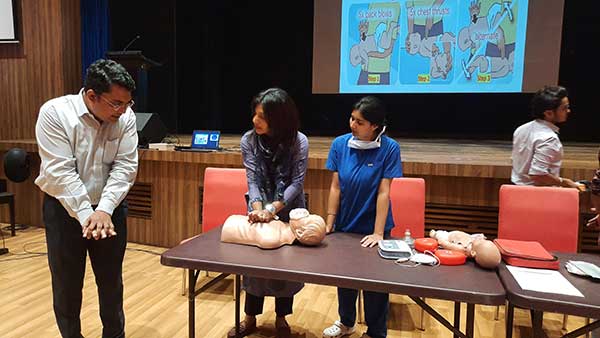 A BLS & First AID training session was organised for the teaching & non teaching staff of Indus Valley World School where Dr. Subhendu Das, Consultant Emergency Physician addressed the audience & also gave hands on training. Ms. Amita Prasad, Director of the school also graced the session.