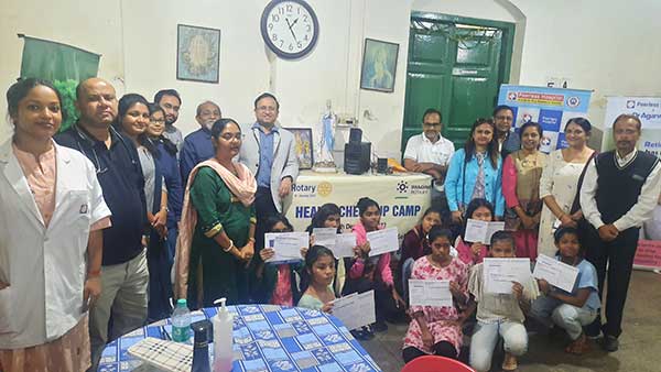 A free health check up camp was organised in association with Rotary Club, Kolkata for the children of Loreto Convent School, Entally.